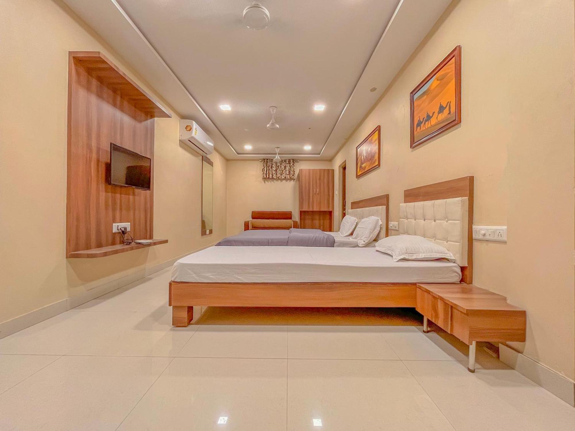 Stayguru Park View Residency Bhuj Exterior photo